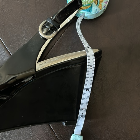 Ellen Tracy, women’s 8.5, black, wedge, open toe shoes - Picture 5 of 6